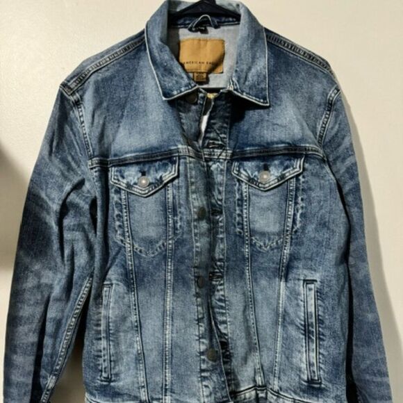 American Eagle Outfitters Jackets & Blazers - NEW Woman's American Eagle Long Sleeve Jean Jacket Color Blue Size M